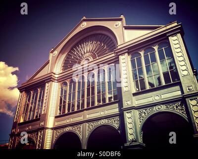 Borough Market Floral Hall und Braten Restaurant, South Bank, London Stockfoto