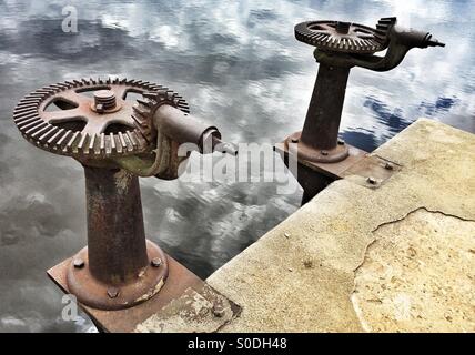 Routinier Kurbeln in der Delaware and Raritan Canal Stockfoto