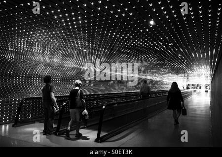 "Multiversum" von Leo Villareal, beweglichen Steg - Smithsonian National Gallery of Art Stockfoto