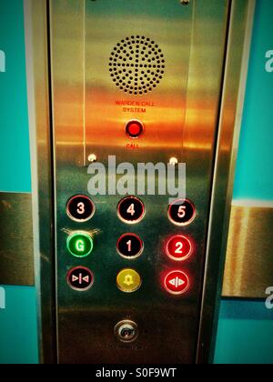 Ein Lift Control Panel. Stockfoto