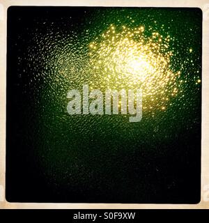 Sonne durch Glasmalerei Stockfoto