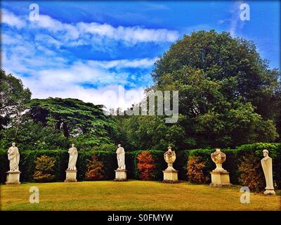 Reihe von Statuen im römischen Garten Chiswick House, London Borough of Hounslow, West London, England, Vereinigtes Königreich, Europa Stockfoto