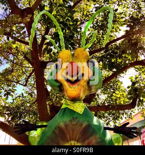 Ein Insekt auf der Sommer-Sonnenwende-Parade in Santa Barbara, Kalifornien, USA Stockfoto