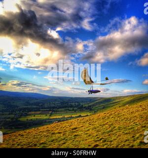 Hängegleiter bei Long Mynd in Shropshire UK. Stockfoto