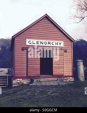 Altbau in der kleinen Stadt von Glenorchy. Stockfoto