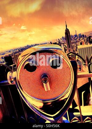 Münzeinwurf Zahlen für Ansicht Art-Deco-Stil Fernglas an Spitze der Felsen NYC Stockfoto