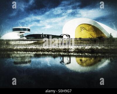 Ansicht von Niemeyer-Center, Museum und Ausstellungen in Avilés, Asturien, Spanien Stockfoto