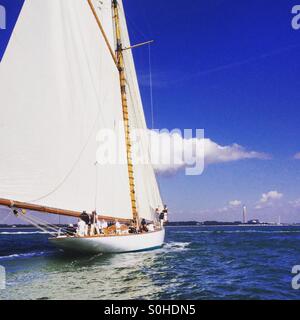 Yacht-Rennen von Cowes auf der Isle Of Wight, UK. Stockfoto