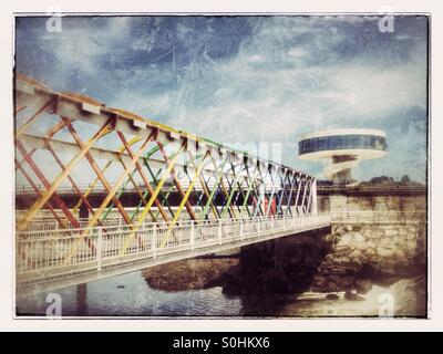 Brücke zu Niemeyer-Center in Avilés, Asturien - Spanien Stockfoto