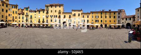 Piazza dell'Anfiteatro Lucca Italien Stockfoto