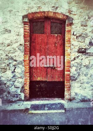 Backstein gerahmten Eingang in Steinwand Borgo a Mozzano Italien Stockfoto