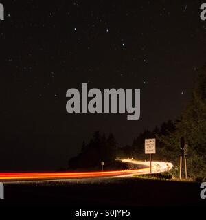 Licht Loipen am Highway 101 mit der Achterbahn Stockfoto