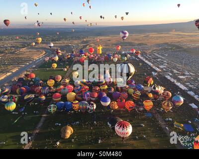 Samstagmorgen Ballonfahrt bei Albuquerque Balloon Fiesta, 10. Oktober 2015 Stockfoto