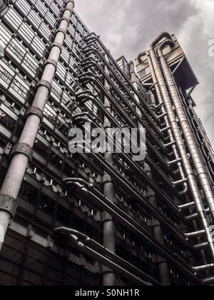 Die Lloyds Gebäude, manchmal bekannt als das innen nach außen Gebäude ist Heimat der Versicherungsträger Lloyds of London. Es befindet sich auf dem ehemaligen Gelände des East India House in Lime Street, London. Stockfoto