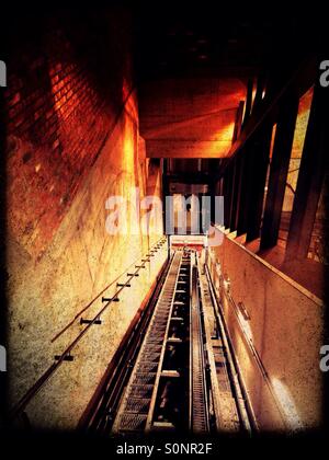 Modernen Liftsystem in Greenford Station, London Borough of Ealing, West London, England, Vereinigtes Königreich, Europa Stockfoto