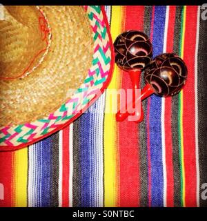 Mexiko Maracas Sombrero Sarape Stockfoto