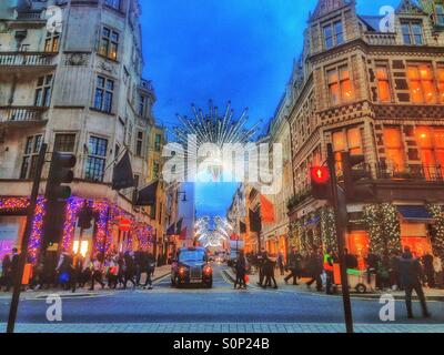 Weihnachtsbeleuchtung in der Bond Street London. Stockfoto