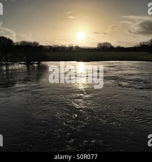 Sonnenuntergang über dem Fluss Stour, Dorset Stockfoto