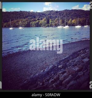 Boote am Lake Windermere im Lake District Stockfoto