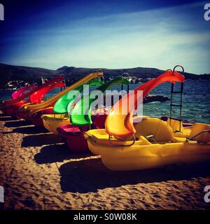 Pedalo am Strand in Puerto Pollensa, Mallorca Stockfoto