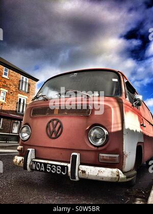 Rusty VW Campingbus Stockfoto