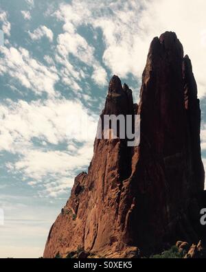 Roten Felsen unter blauem Himmel Stockfoto