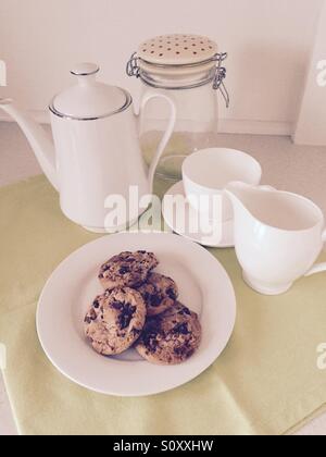 Am Nachmittag Tee-Set mit cookies Stockfoto