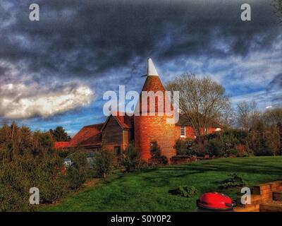 Oast House in Kent England. Stockfoto