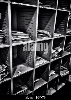 Taube-Löcher für Pfosten auf ein Büro. Stockfoto