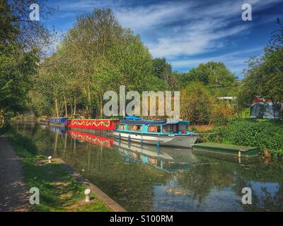 Hausboote auf dem Fluss Stockfoto