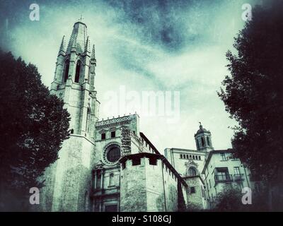 Blick auf Sant Feliu Kirche und die Kathedrale von Girona Stockfoto