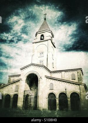Blick auf die Kirche San Pedro in Gijón, Asturien - Spanien Stockfoto