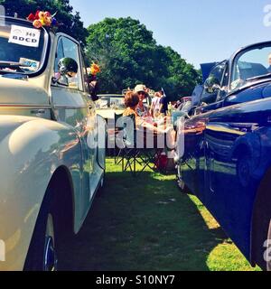 Entspannen bei einer Oldtimer-Show in England Stockfoto