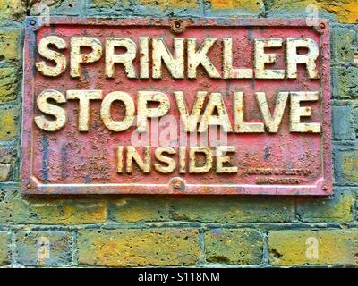 Sprinkler-Stop-Ventil im Inneren Stockfoto