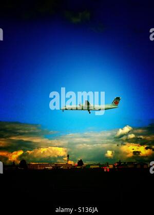 Landung am Calgary International Airport Stockfoto