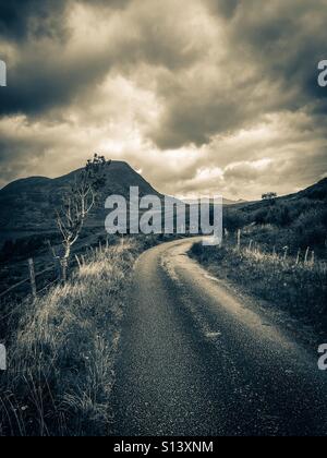 Geknickte Himmel über County Kerry in Irland Stockfoto