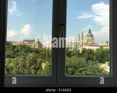 Blick auf St.-Stephans Basilika aus meinem Ritz Carlton Hotel Zimmer Fenster in Budapest, Ungarn Stockfoto