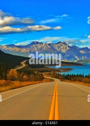 David Thompson Highway und Abraham Lake, Alberta Stockfoto