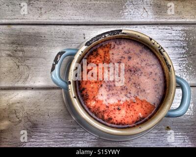 Suppe in einem Topf Stockfoto