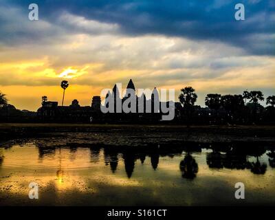 Sonnenaufgang über Angkor wat Stockfoto