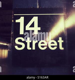 14 u Straßenschild, New York City, Vereinigte Staaten von Amerika. Stockfoto