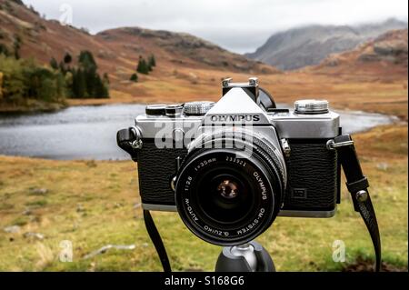 Olympus OM1 Filmkamera produziert in den 70er Jahren fotografiert im englischen Lake District. Stockfoto