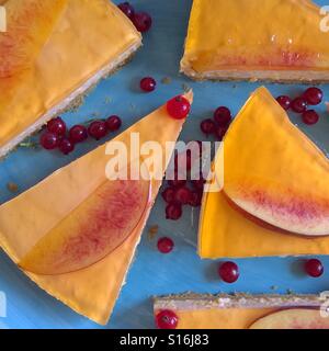 Pfirsich-Mousse-Kuchen Stockfoto