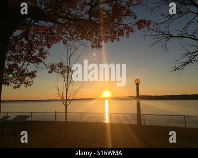 Sonnenuntergang über dem Ottawa-Fluss Stockfoto