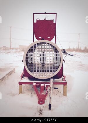ein Anhänger montierte Polar Bärenfalle, geködert mit Dichtung-ölgetränkte Leinwand, steht in Churchill, Kanada. Stockfoto