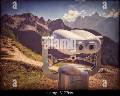 Münze betriebenen Fernglas in den Julischen Alpen - Monte Lussari, Italien Stockfoto