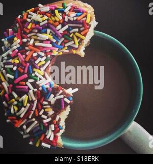 Donuts und Kaffee Stockfoto