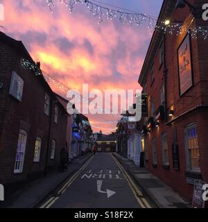 Sonnenuntergang über Knutsford, Cheshire in Nordwestengland. Stockfoto