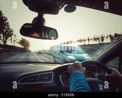 POV auf der Straße, am frühen Morgen Pendler Stockfoto