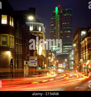 Lichtspuren in Zentrum von Leeds, Yorkshire. Stockfoto